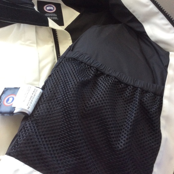 Canada Goose Duncan Down Vest - Picture 7 of 13